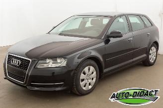 Coche accidentado Audi A3 1.6 TDI Clima 2011/6