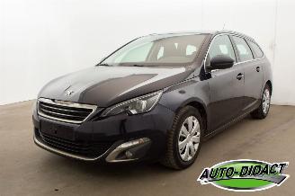 krockskadad bil auto Peugeot 308 1.6 Clima Navi 2015/3