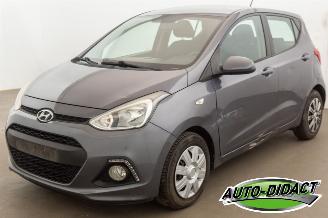 Vaurioauto  passenger cars Hyundai I-10 1.0 Automaat Airco 2016/6