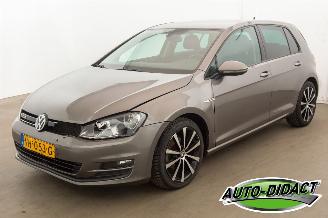 krockskadad bil auto Volkswagen Golf 1.0 TSI Automaat Clima Navi Camera Connected Series 2017/1