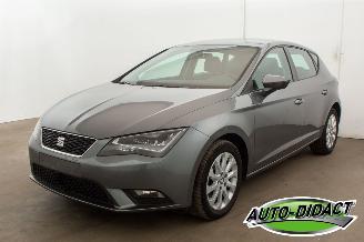 krockskadad bil auto Seat Leon 2.0 TDI Automaar Clima Navi Camera 2016/8