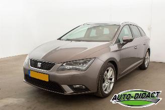 krockskadad bil auto Seat Leon 1.6 TDI Clima Navi Camera Style Connect Ecomotive 2016/10