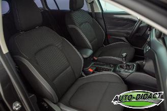 Ford Focus 1.0 EcoBoost Hybrid Clima Navi Connected picture 19