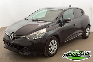 Schadeauto Renault Clio 1.2 Airco Navi 2014/8