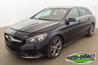 krockskadad bil auto Mercedes Cla-klasse 180d Airco Camera 2017/1