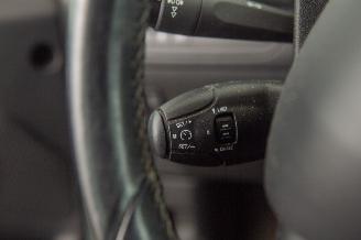 Peugeot 208 1.2 PureTech Automaat 107.250 km Navi Clima Allure picture 18