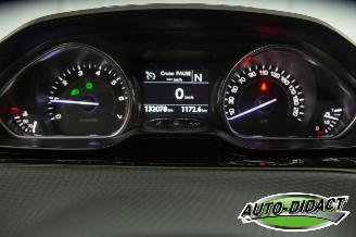 Peugeot 2008 1.2 PureTech Automaat Pano Clima Navi  Blue Lease Executive picture 6