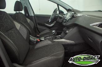 Peugeot 2008 1.2 PureTech 105.313 km Pano Airco Navi Blue Lion picture 21