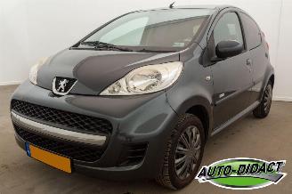 krockskadad bil auto Peugeot 107 1.0-12V Airco Millesim 200 2011/3