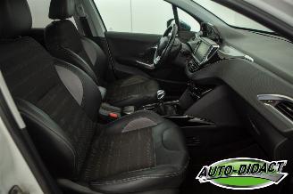 Peugeot 2008 1.6 BlueHDi Clima Navi Blue Lease Executive picture 19