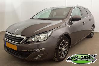 krockskadad bil auto Peugeot 308 SW 1.2 PureTech Clima Navi Pano Style 2015/7