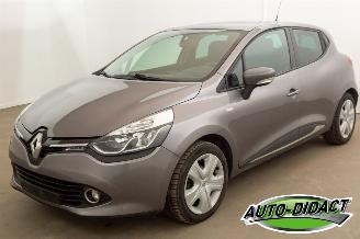 krockskadad bil auto Renault Clio 1.5 dCi Airco Pano Navi 2015/4