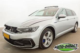 krockskadad bil auto Volkswagen Passat GTE 1.4 TSI Automaat Pano Navi Camera Clima PHEV Business 2023/6