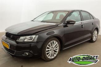 Damaged car Volkswagen Jetta 1.4 GTE  PHEV 110 kW Automaat Clima Navi Highline 2013/4
