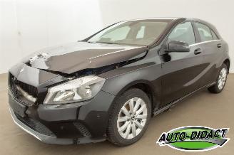 krockskadad bil auto Mercedes A-klasse A180 Automaat Navi Clima 2017/6