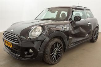 krockskadad bil auto Mini Cooper 1.5 Cooper Automaat Navi Clima Leder Chili Business 2015/6