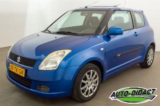 Voiture accidenté Suzuki Swift 1.5 GLS Automaat Schuifdak Airco 1e eigenaar 2006/10