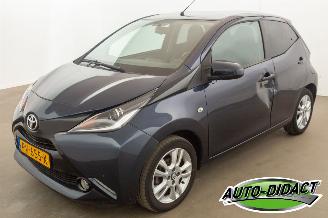 Vaurioauto  passenger cars Toyota Aygo 1.0 X-Joy Navi Camera Clima VVT-i 2017/9