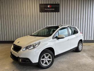 Peugeot 2008 Active Autom / Panorama / Navigation picture 2