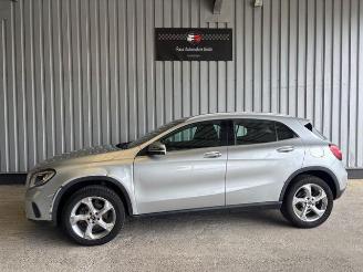 uszkodzony samochody osobowe Mercedes GLA 200 Autom / R-Kamera / LED 2018/10