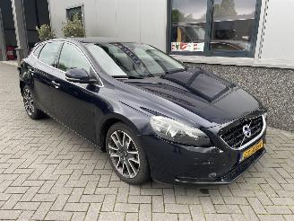 uszkodzony samochody osobowe Volvo V-40 2.0 D2 Summum Business 2015/8