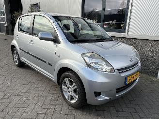 uszkodzony samochody osobowe Daihatsu Sirion 1.0 12V Premium 2011/1