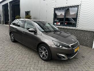 skadebil auto Peugeot 308 1.2 e-THP 81kw Allure 2014/12