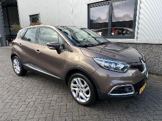 damaged passenger cars Renault Captur 0.9 TCe Dynamique 2014/2
