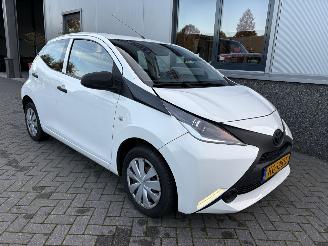 Voiture accidenté Toyota Aygo 1.0 VVT-i 5drs 2015/11