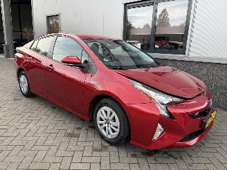 Vaurioauto  passenger cars Toyota Prius 1.8 Aspiration 2016/9