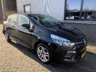 krockskadad bil auto Renault Clio 0.9 TCe Zen 2018/6