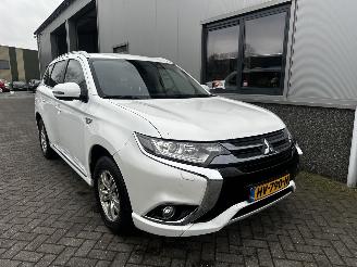 krockskadad bil auto Mitsubishi Outlander 2.0 PHEV Business Edition 2015/12