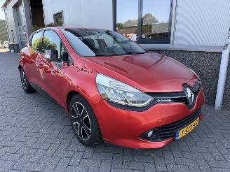 krockskadad bil auto Renault Clio 0.9 TCe Expression 2013/10