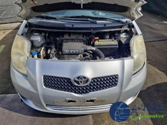 Toyota Yaris Yaris II (P9), Hatchback, 2005 / 2014 1.3 16V VVT-i picture 4