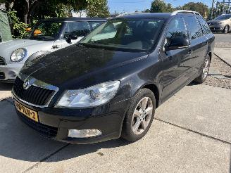 Coche accidentado Skoda Octavia 1.6tdi combi 2012/3