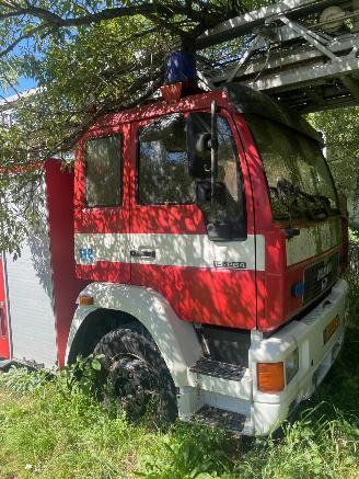 damaged trucks MAN  15 LL 2000/2