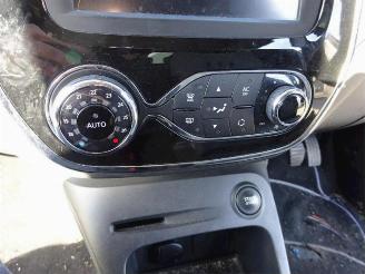 Renault Captur  picture 13