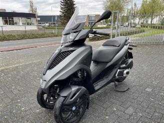 Piaggio MP3 300 Yourban Autorijbewijs picture 1