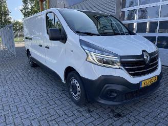 krockskadad bil bedrijf Renault Trafic 2.0 dCi 120 T29 L2H1 DC Business GEEN SCHADE 2021/1