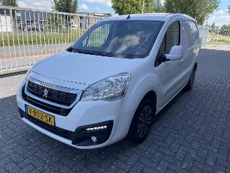Vaurioauto  commercial vehicles Peugeot Partner 120 1.6 BlueHDi 100 L1 Première S&S 2018/9