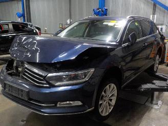 demontáž osobní automobily Volkswagen Passat Passat Variant (3G5) Combi 2.0 TDI 16V 190 (DFCA) [140kW]  (11-2014/..=
=2E) 2015/10
