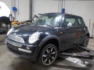 Vrakbiler auto Mini Mini Mini One/Cooper (R50) Hatchback 1.6 16V One (W10-B16A) [66kW]  (06-200=
1/09-2006) 2004