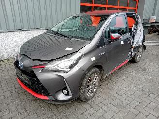 Coche siniestrado Toyota Yaris Yaris III (P13) Hatchback 1.5 16V Hybrid (1NZ-FXE) [74kW]  (04-2015/09=
-2020) 2017