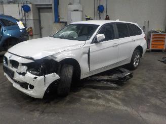 Coche siniestrado BMW 3-serie 3 serie Touring (F31) Combi 320d 2.0 16V (N47-D20C) [135kW]  (07-2012/=
02-2016) 2014