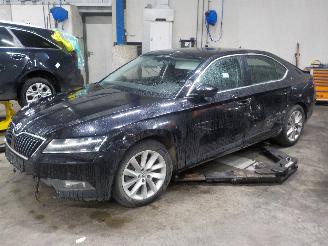 Vrakbiler auto Skoda Superb Superb (3V3) Liftback 2.0 TDI (DDAA) [140kW]  (03-2015/...) 2016