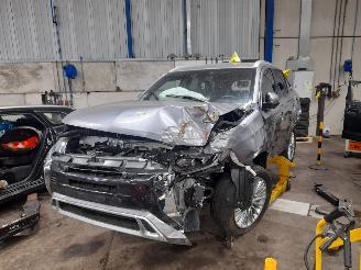 Auto da rottamare Mitsubishi Outlander Outlander (GF/GG) SUV 2.4 16V PHEV 4x4 (4B12) [153kW]  (09-2018/12-202=
2) 2020