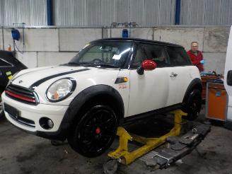 Vrakbiler auto Mini Mini Mini (R56) Hatchback 1.6 16V Cooper (N12-B16A) [88kW]  (10-2006/02-201=
2) 2007