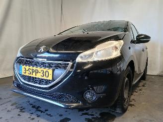 Damaged car Peugeot 208 208 I (CA/CC/CK/CL) Hatchback 1.2 Vti 12V PureTech 82 (EB2F(HMZ)) [60k=
W]  (03-2012/12-2019) 2013/3