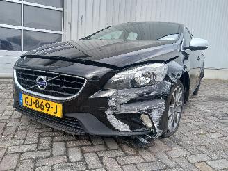 uszkodzony samochody osobowe Volvo V-40 V40 (MV) Hatchback 5-drs 2.0 D2 16V (D4204T8(Euro 6b)) [88kW]  (02-201=
5/08-2019) 2015/6