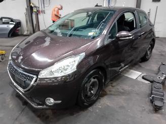 demontáž osobní automobily Peugeot 208 208 I (CA/CC/CK/CL) Hatchback 1.4 16V (EP3C(8FN)) [70kW]  (03-2012/12-=
2019) 2014